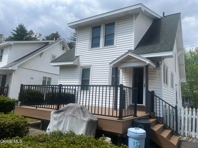 824 Dean Street, Schenectady, NY 12309