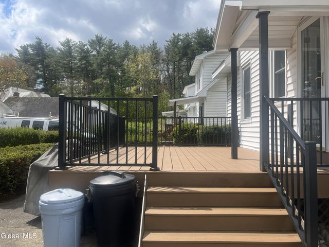 824 Dean Street, Schenectady, NY 12309