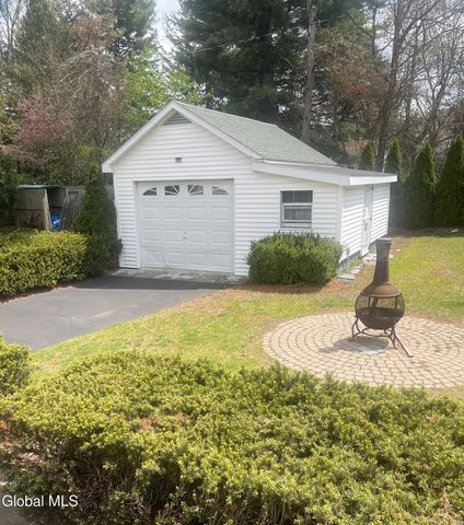 824 Dean Street, Schenectady, NY 12309