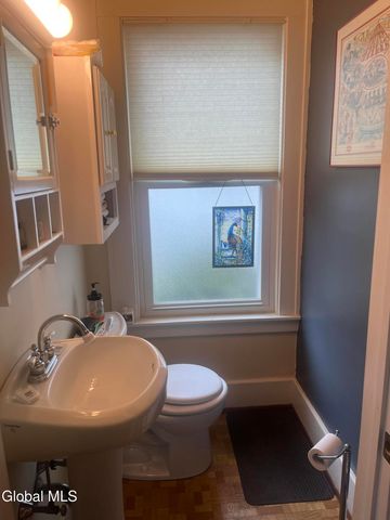 824 Dean Street, Schenectady, NY 12309