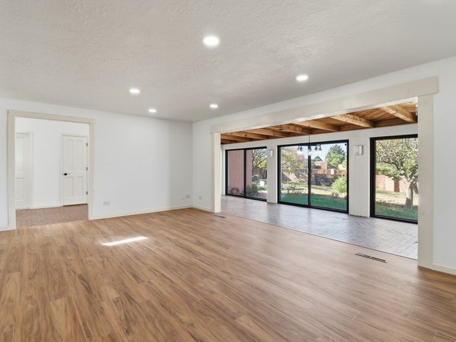 2575 Calle Delfino, Santa Fe, NM 87505