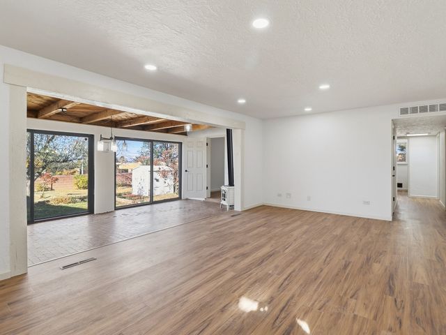 2575 Calle Delfino, Santa Fe, NM 87505