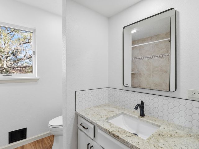 2575 Calle Delfino, Santa Fe, NM 87505