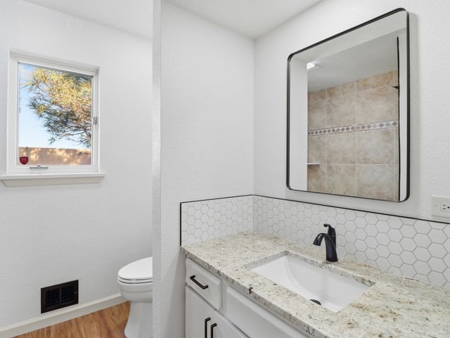 2575 Calle Delfino, Santa Fe, NM 87505