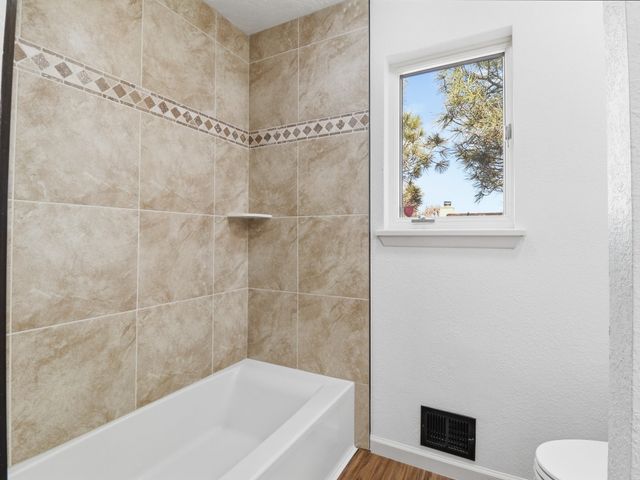 2575 Calle Delfino, Santa Fe, NM 87505