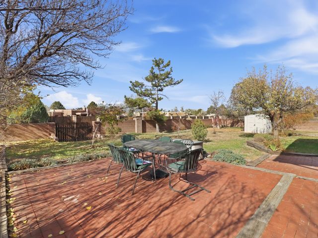 2575 Calle Delfino, Santa Fe, NM 87505