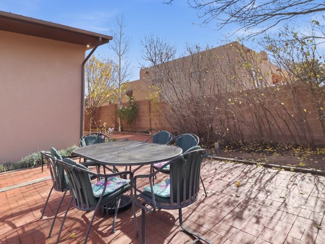2575 Calle Delfino, Santa Fe, NM 87505