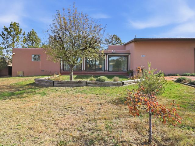 2575 Calle Delfino, Santa Fe, NM 87505
