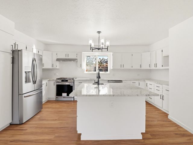 2575 Calle Delfino, Santa Fe, NM 87505