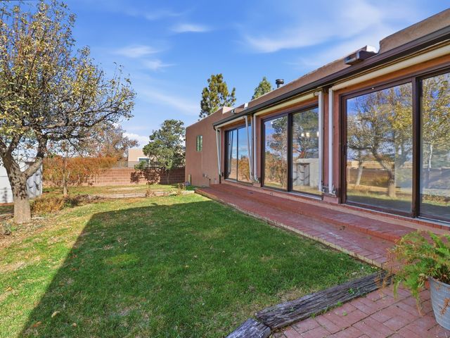2575 Calle Delfino, Santa Fe, NM 87505
