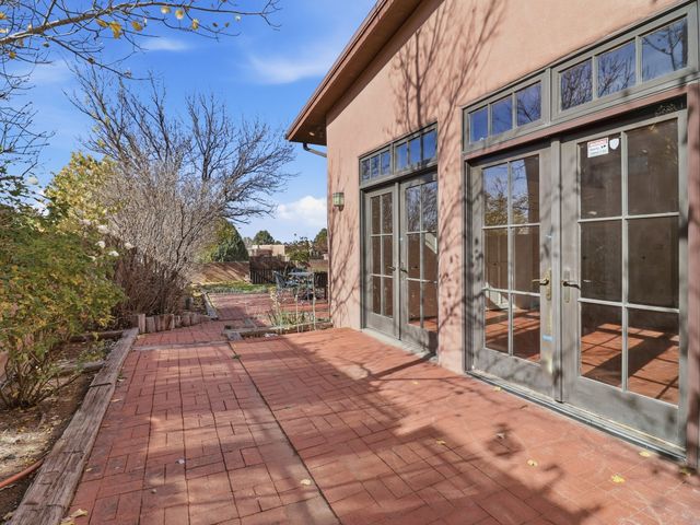 2575 Calle Delfino, Santa Fe, NM 87505