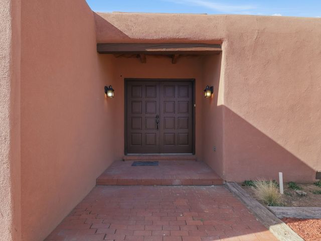 2575 Calle Delfino, Santa Fe, NM 87505