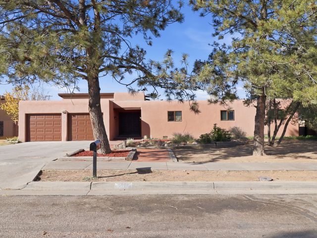 2575 Calle Delfino, Santa Fe, NM 87505