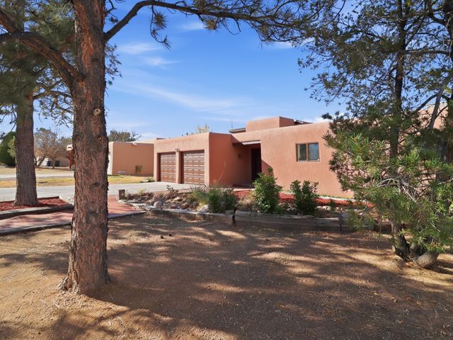 2575 Calle Delfino, Santa Fe, NM 87505