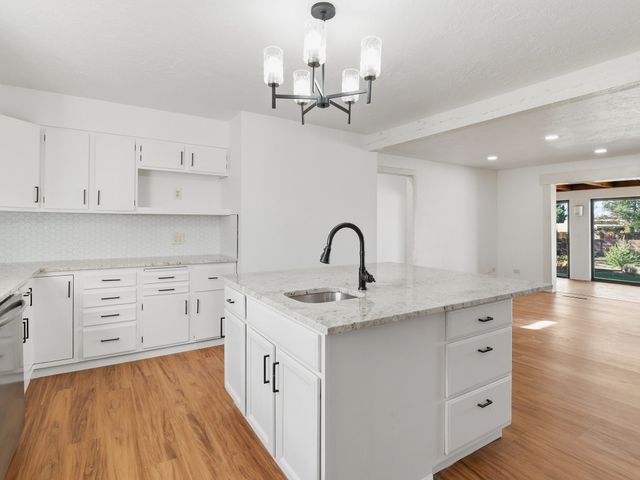 2575 Calle Delfino, Santa Fe, NM 87505