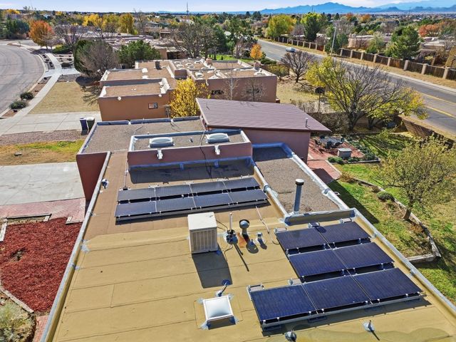 2575 Calle Delfino, Santa Fe, NM 87505