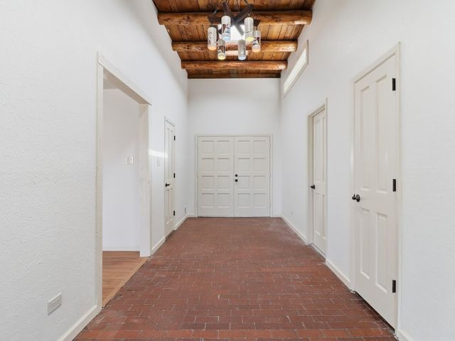 2575 Calle Delfino, Santa Fe, NM 87505