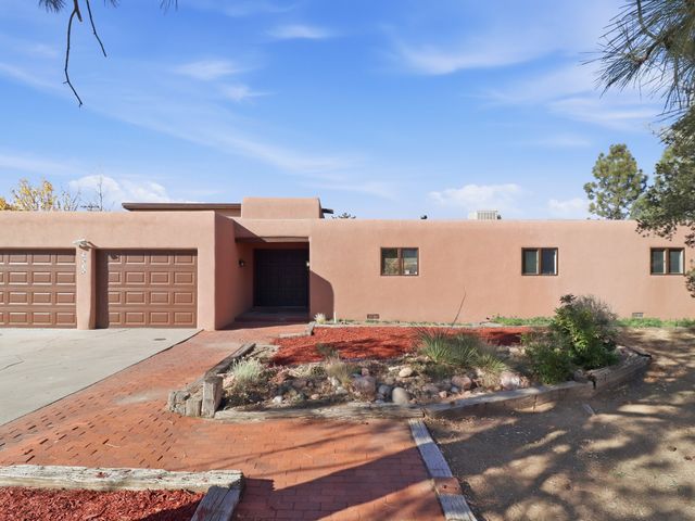 2575 Calle Delfino, Santa Fe, NM 87505
