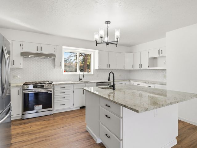 2575 Calle Delfino, Santa Fe, NM 87505