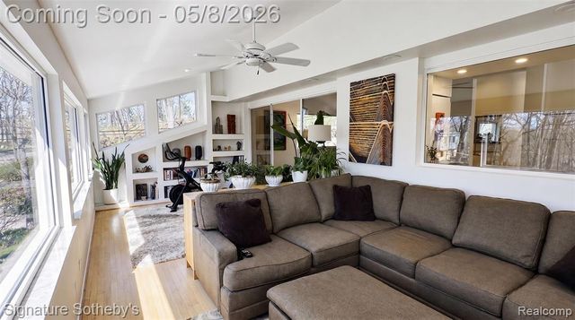 7350 Mountridge Drive, Clarkston, MI 48346