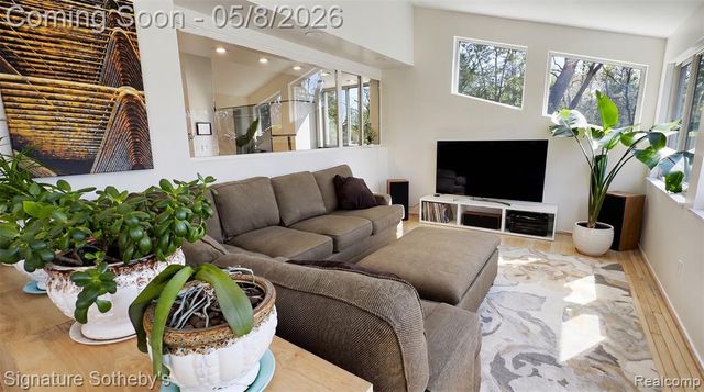 7350 Mountridge Drive, Clarkston, MI 48346
