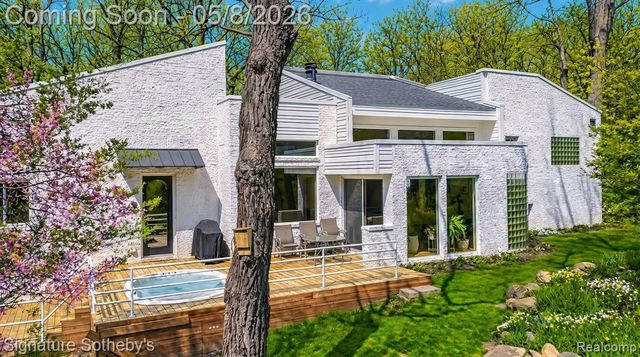 7350 Mountridge Drive, Clarkston, MI 48346