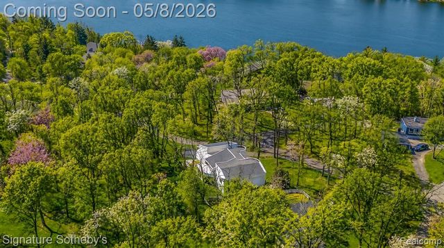 7350 Mountridge Drive, Clarkston, MI 48346