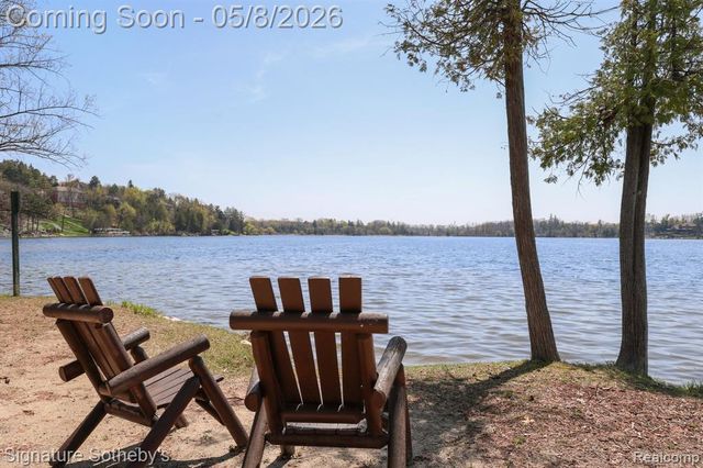 7350 Mountridge Drive, Clarkston, MI 48346