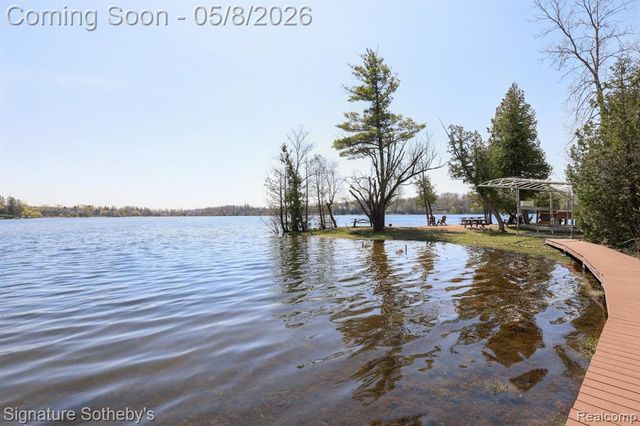 7350 Mountridge Drive, Clarkston, MI 48346