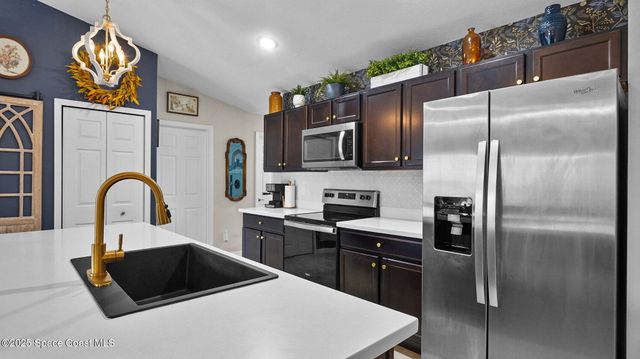 206 Wendover Road SW, Palm Bay, FL 32908