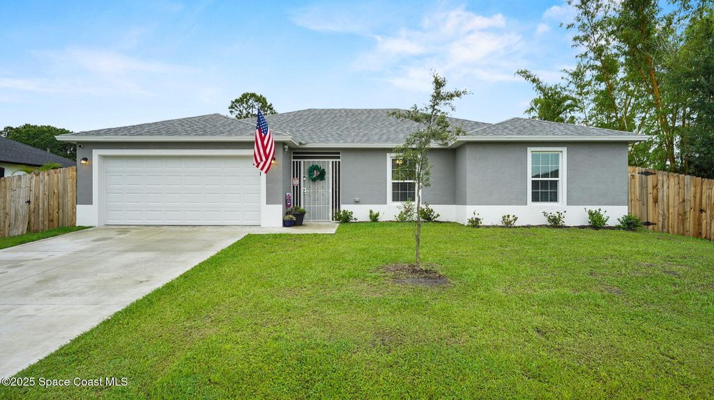 206 Wendover Road SW, Palm Bay, FL 32908
