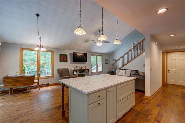 W6951 King Road, Poynette, WI 53955