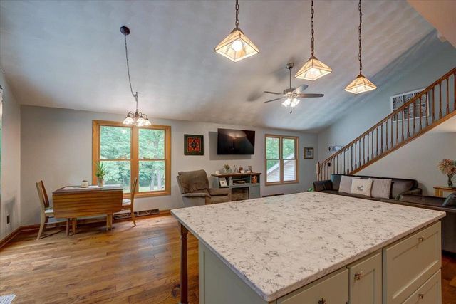 W6951 King Road, Poynette, WI 53955