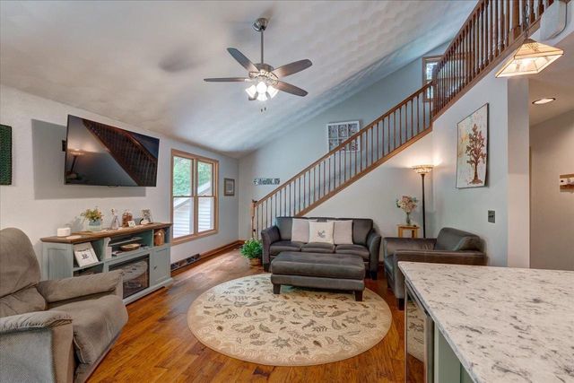 W6951 King Road, Poynette, WI 53955