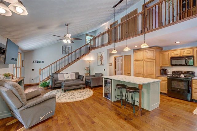 W6951 King Road, Poynette, WI 53955