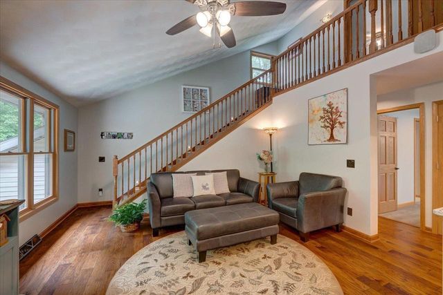 W6951 King Road, Poynette, WI 53955