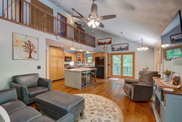 W6951 King Road, Poynette, WI 53955