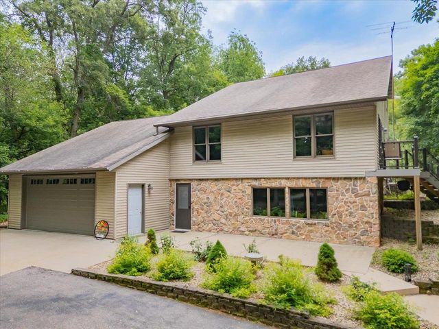 W6951 King Road, Poynette, WI 53955