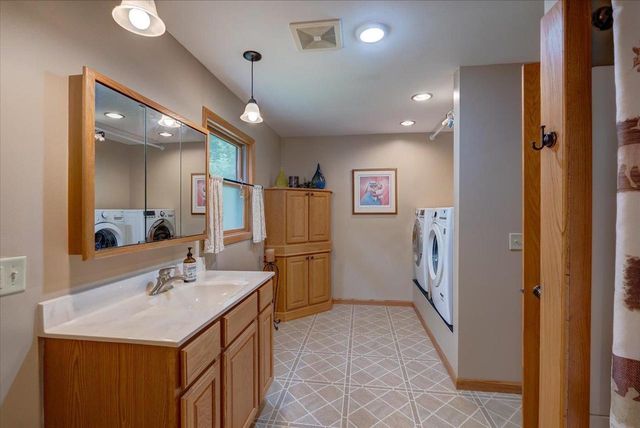 W6951 King Road, Poynette, WI 53955