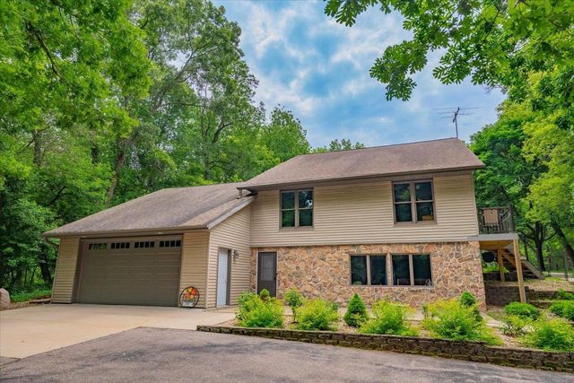 W6951 King Road, Poynette, WI 53955