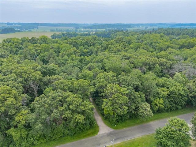 W6951 King Road, Poynette, WI 53955