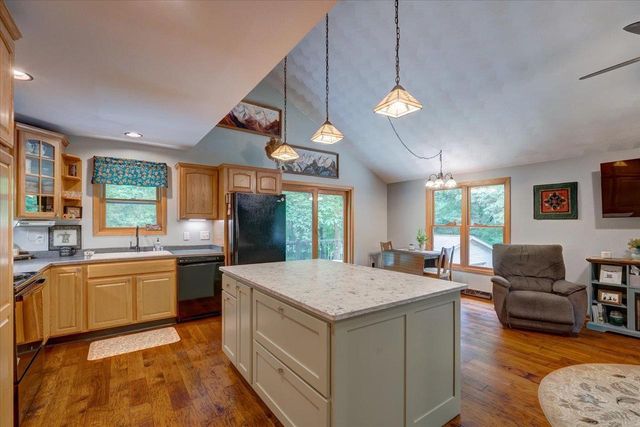 W6951 King Road, Poynette, WI 53955