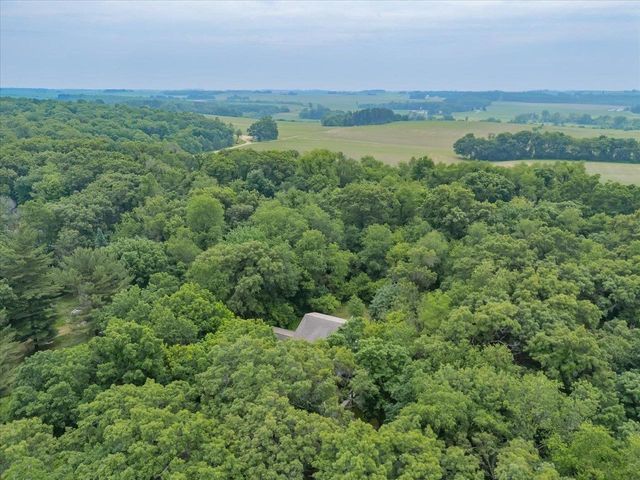 W6951 King Road, Poynette, WI 53955