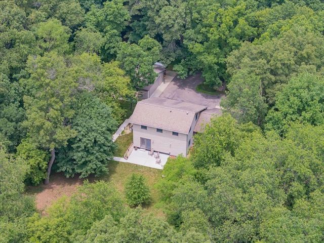 W6951 King Road, Poynette, WI 53955