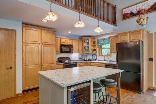 W6951 King Road, Poynette, WI 53955