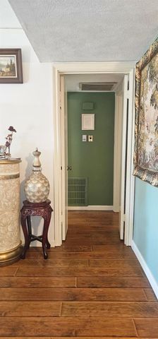 2727 Briarhurst Drive 25, Houston, TX 77057