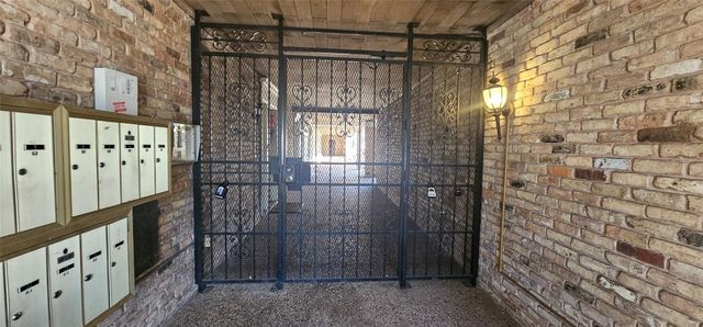 2727 Briarhurst Drive 25, Houston, TX 77057