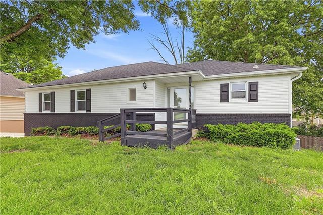 1725 S Kiowa Drive, Olathe, KS 66062