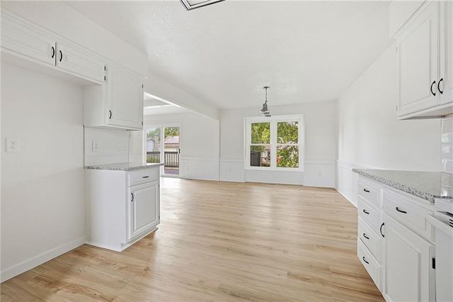 1725 S Kiowa Drive, Olathe, KS 66062