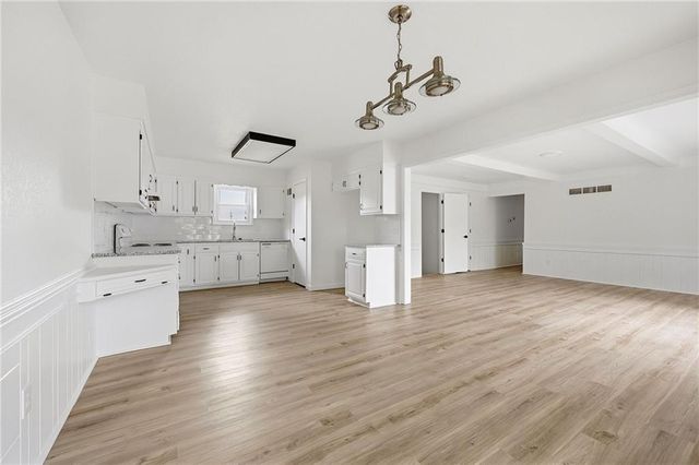 1725 S Kiowa Drive, Olathe, KS 66062